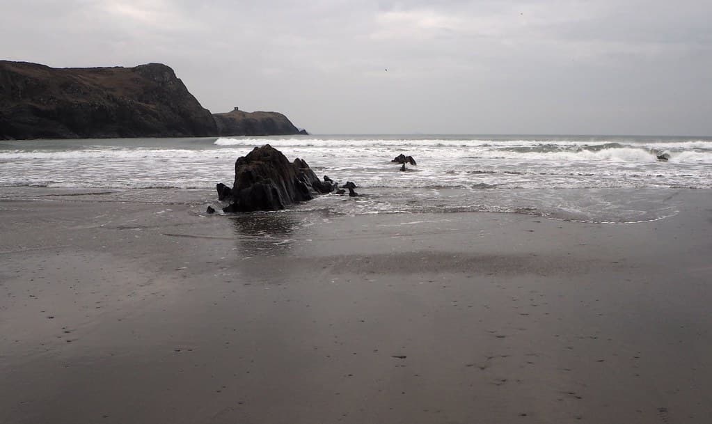 Pwll Deri Beach — photo by foilman