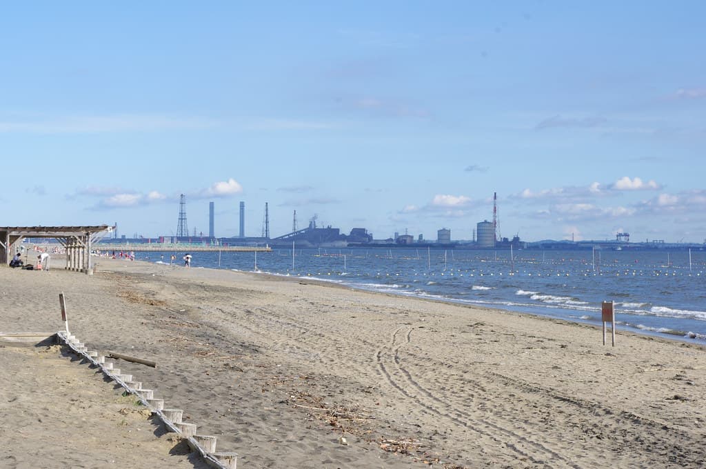 Makuhari Beach — photo by tataquax