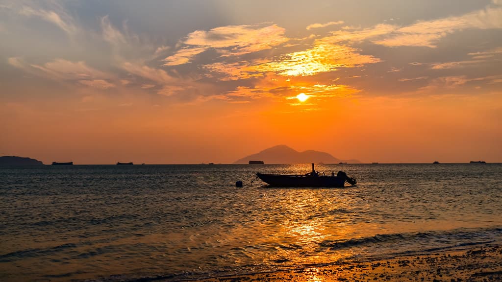 Lung Kwu Sheung Tan Beach — photo by kcma17