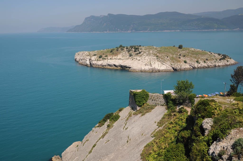 Amasra Büyük Liman Beach — photo by orientalizing
