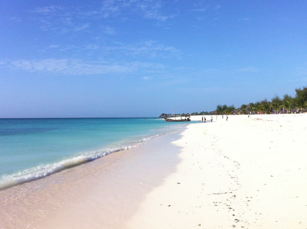 Fukuchani Ruins Beach — photo by Nuccia-Isalei