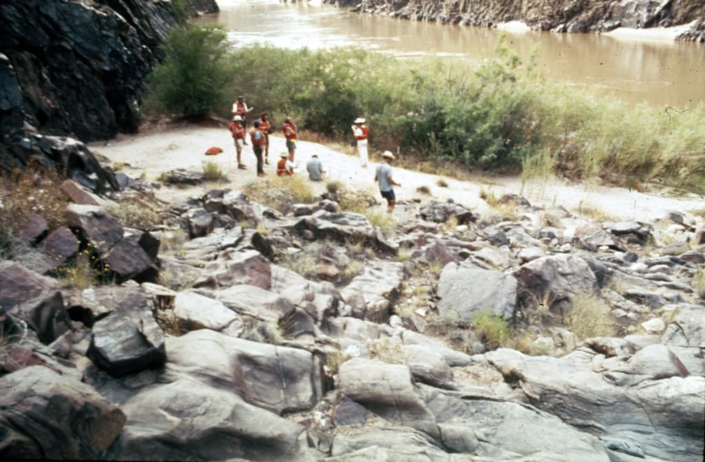R108.2 - RIGHT - BASS CROSSING.