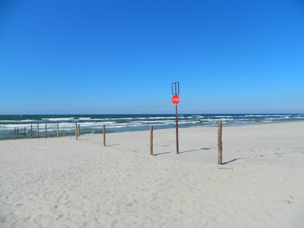 Narmeln Beach — photo by Ruben Holthuijsen