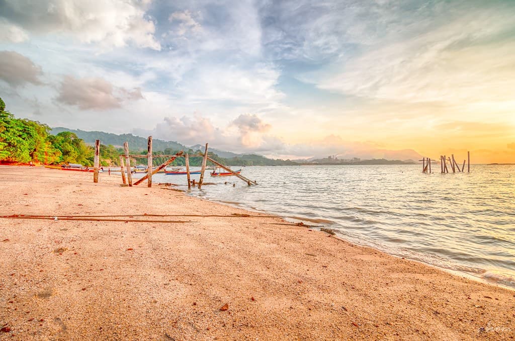 Pantai Pasir Hitam