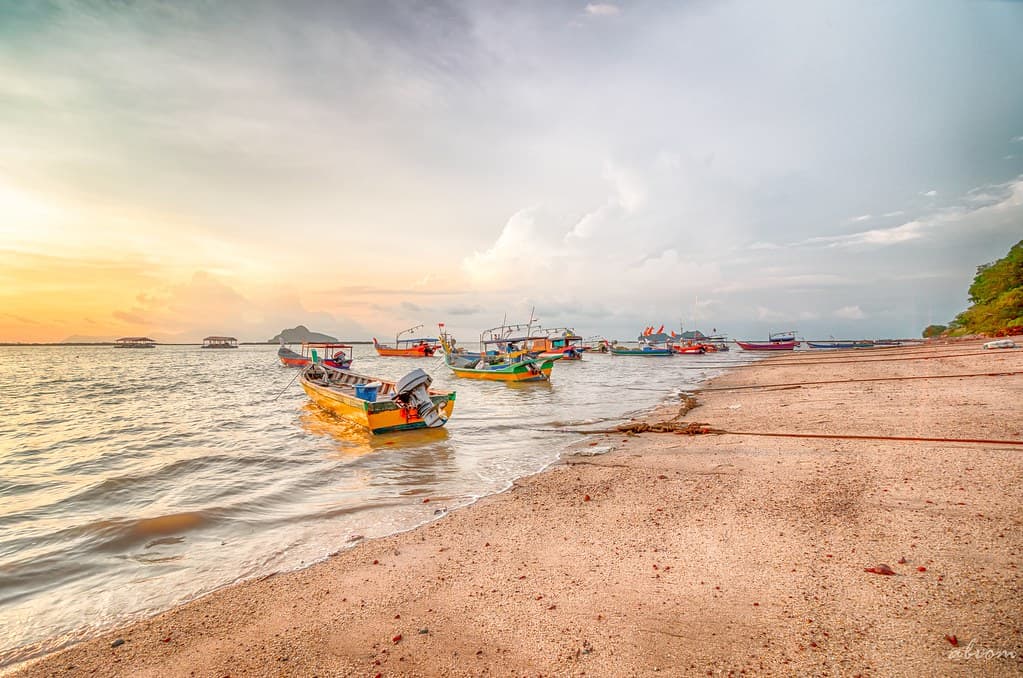 Pantai Pasir Hitam — photo by abiommacro2