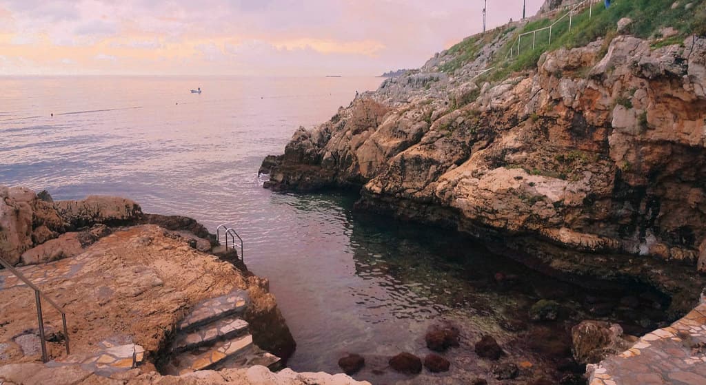 Porton Biondi Beach